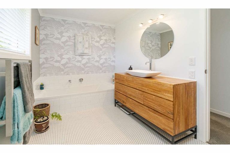 Photo of property in 73d Riddell Road, Kerikeri, 0230