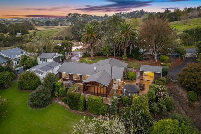 Photo of property in 25 Hawkes Access Road, Waitoki, Silverdale, 0994