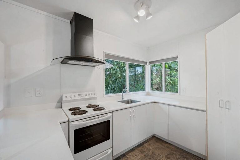 Photo of property in 131c View Road, Sunnyvale, Auckland, 0612