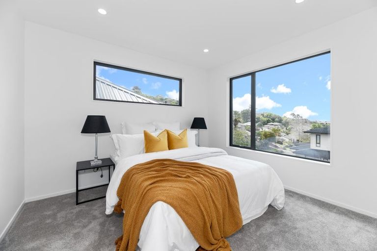 Photo of property in 1a Adelie Place, Murrays Bay, Auckland, 0630