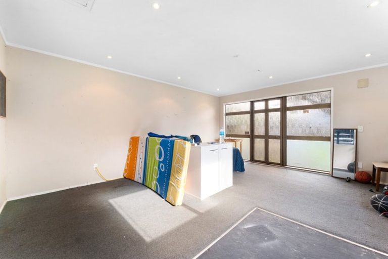 Photo of property in 90 Riverpark Crescent, Henderson, Auckland, 0610