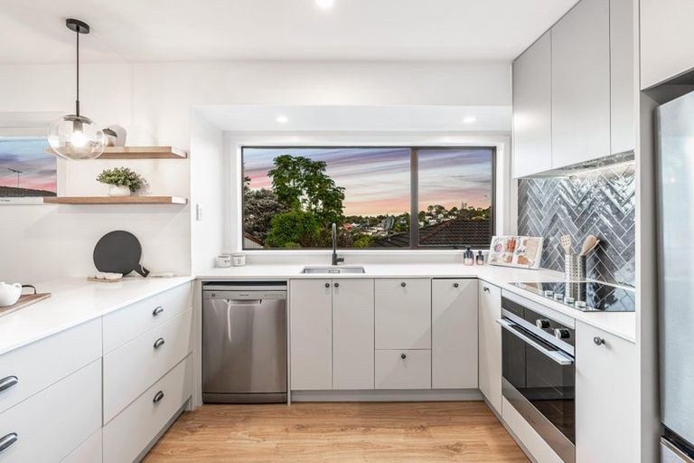 Photo of property in 243a Glengarry Road, Glen Eden, Auckland, 0602