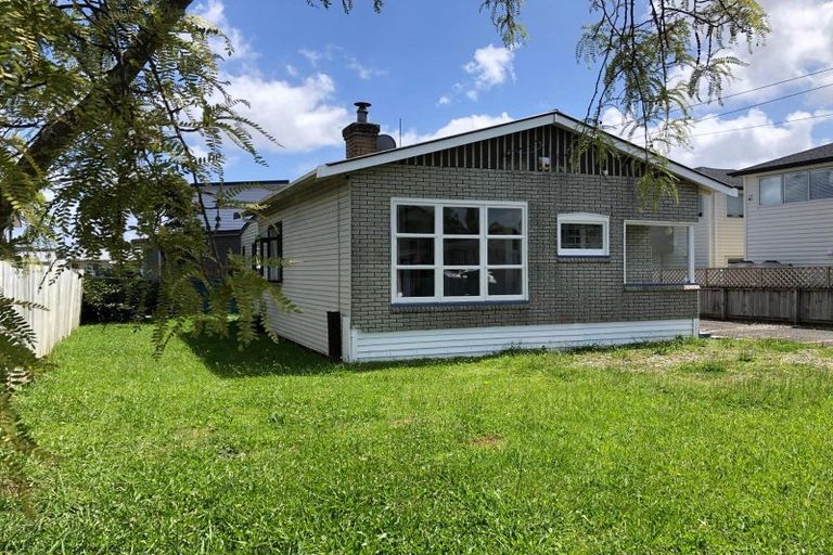 Photo of property in 25 Busby Street, Blockhouse Bay, Auckland, 0600