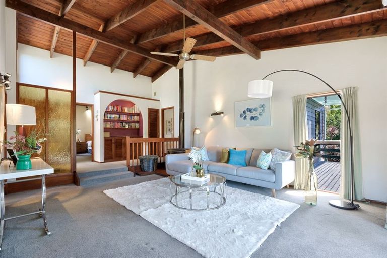 Photo of property in 3 Valdese Rise, Browns Bay, Auckland, 0630