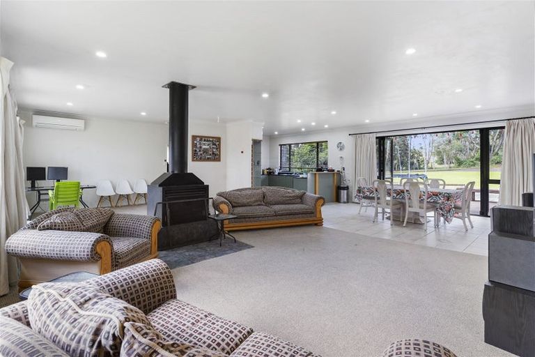 Photo of property in 10 Whites Road, Whitford, Howick, 2571