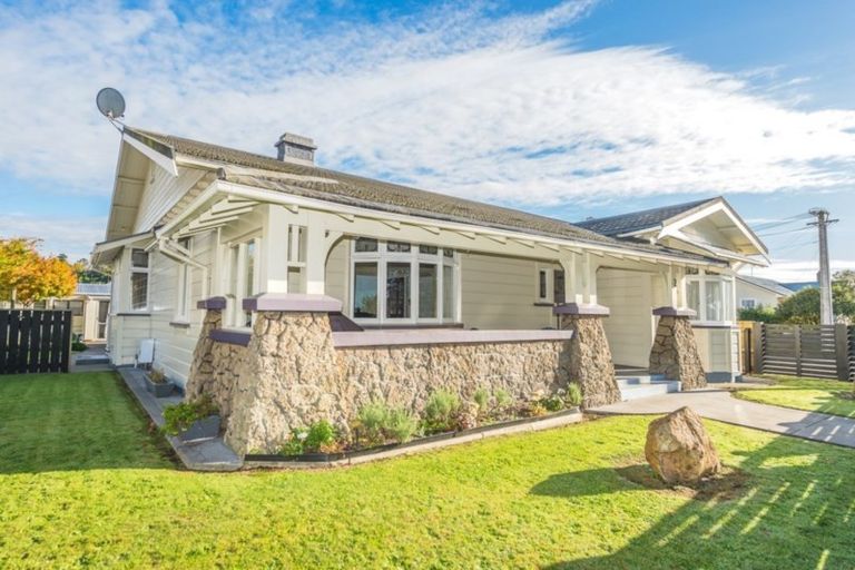 Photo of property in 2 Glasgow Street, Takaro, Palmerston North, 4412