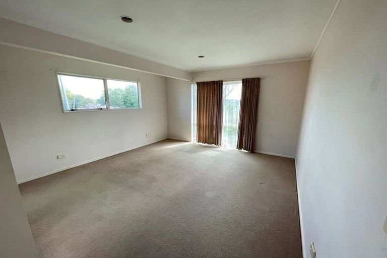Photo of property in 1 Graham Collins Drive, Windsor Park, Auckland, 0632