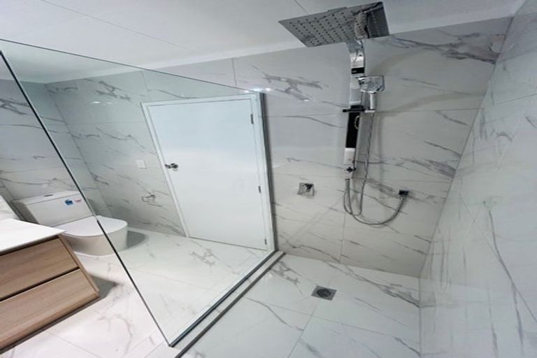 Photo of property in 30 Becker Drive, Weymouth, Auckland, 2103