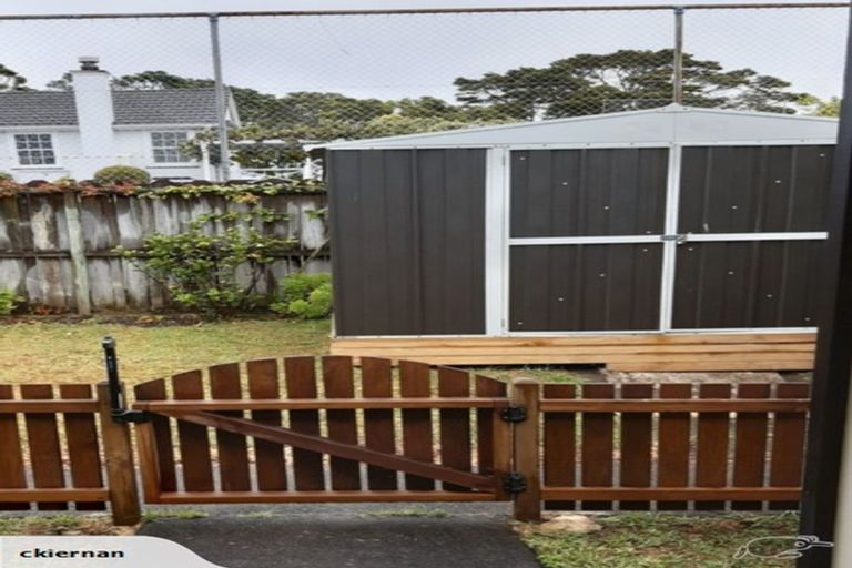 Photo of property in 1/109a Te Atatu Road, Te Atatu South, Auckland, 0610