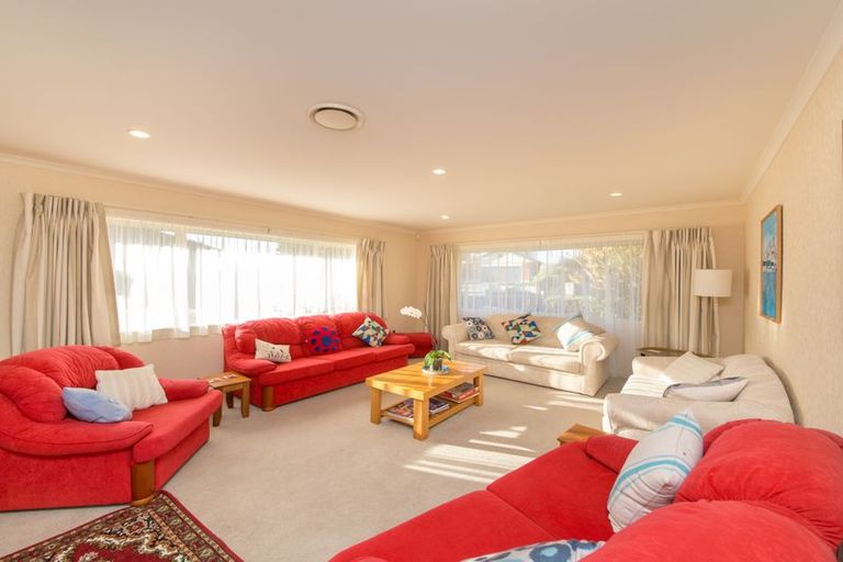 Photo of property in 158 Ruapehu Drive, Fitzherbert, Palmerston North, 4410