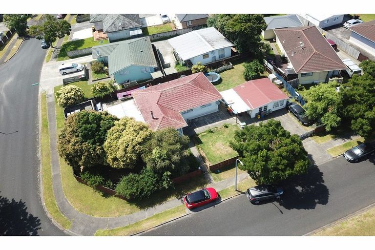 Photo of property in 2 Navigator Place, Papatoetoe, Auckland, 2025