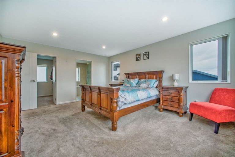 Photo of property in 11 San Casello Rise, Henderson, Auckland, 0612