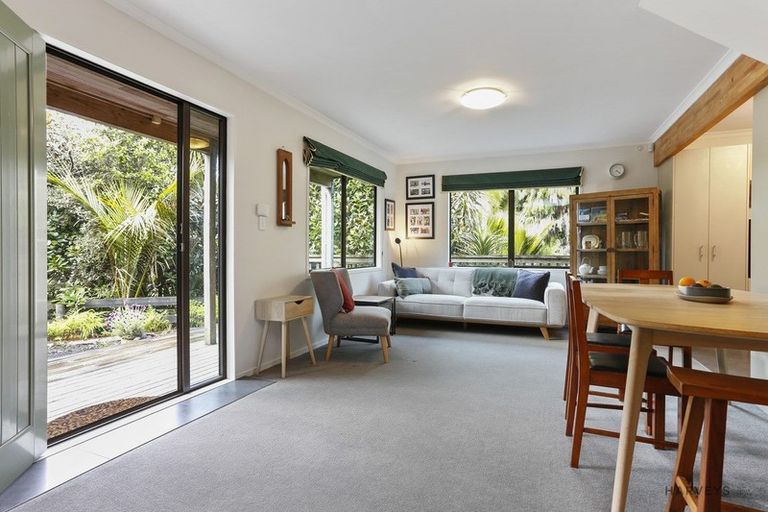 Photo of property in 212 Shaw Road, Oratia, Auckland, 0604