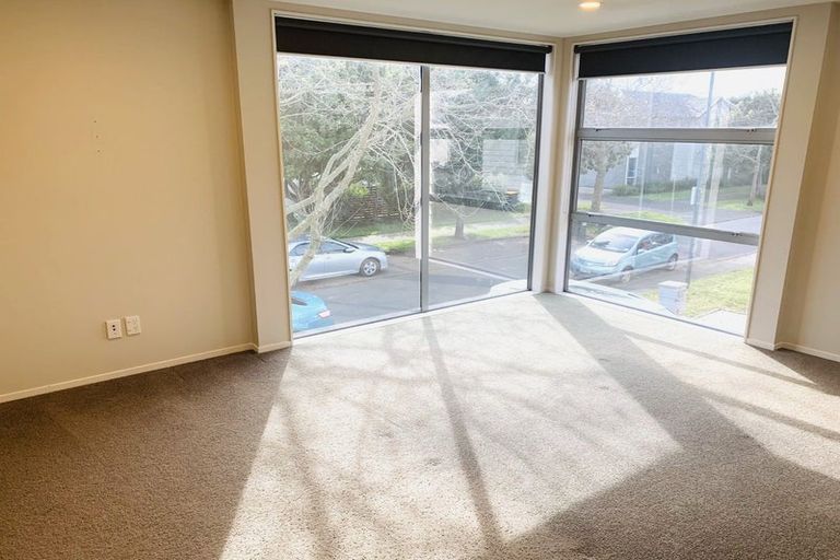 Photo of property in 26 Phar Lap Crescent, Takanini, 2112