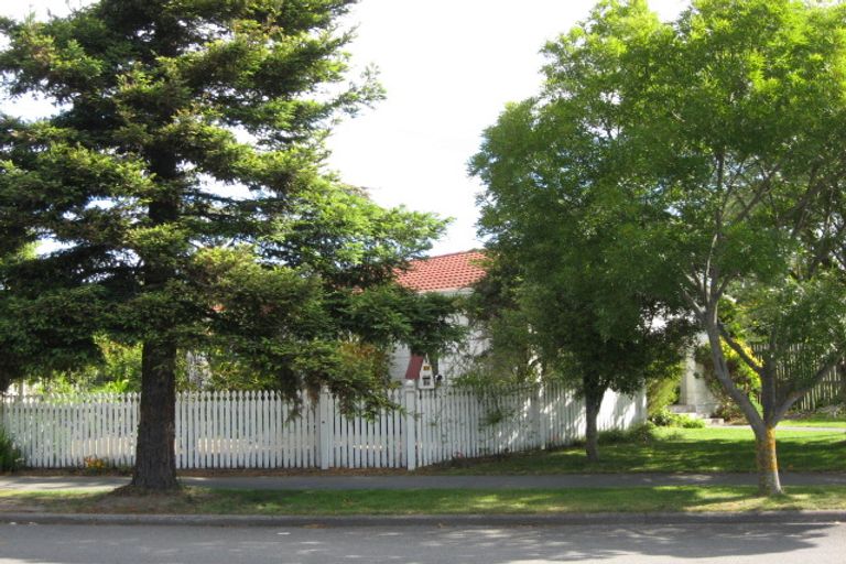 Photo of property in 35 Royal Park Drive, Parklands, Christchurch, 8083