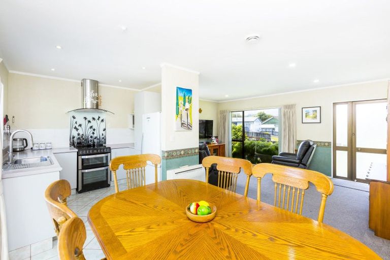 Photo of property in 42 Delaware Grove, Totara Park, Upper Hutt, 5018