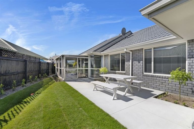 Photo of property in 9 Parkwood Place, Parklands, Christchurch, 8083