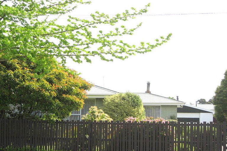 Photo of property in 3 Hannah Place, Redwood, Christchurch, 8051