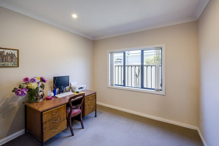 Photo of property in 18 Portland Place, Poraiti, Napier, 4112