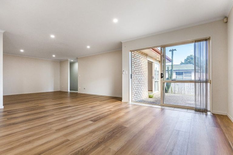 Photo of property in 3 Reefton Place, Flat Bush, Auckland, 2019