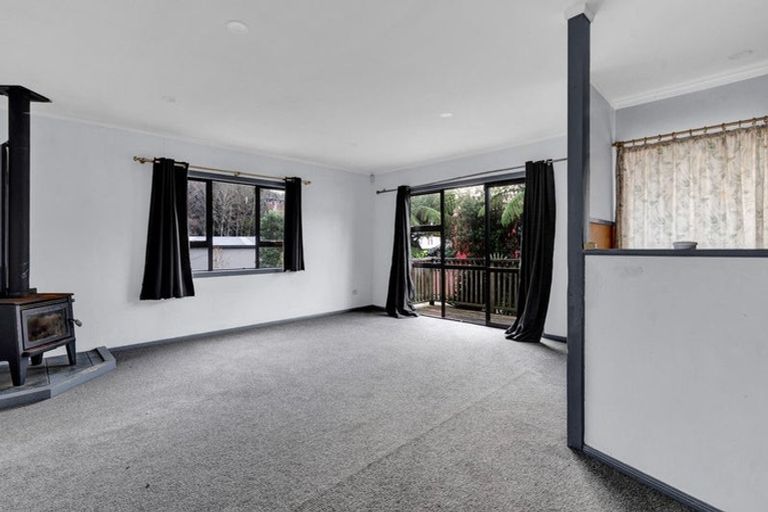 Photo of property in 12 Seaview Road, Marfell, New Plymouth, 4310