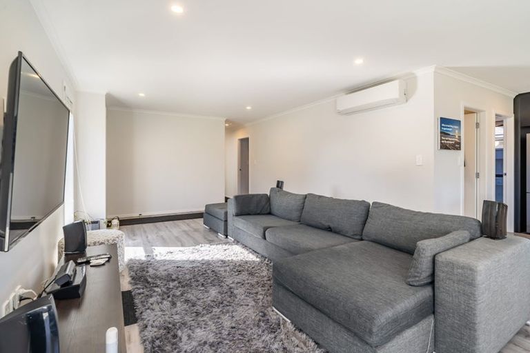 Photo of property in 1 Taraiti Crescent, Kenepuru, Porirua, 5022