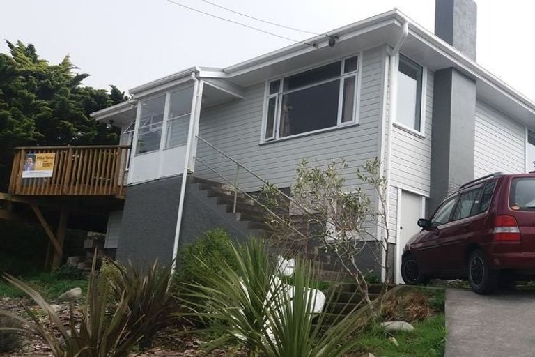 Photo of property in 39 Hiwi Crescent, Titahi Bay, Porirua, 5022