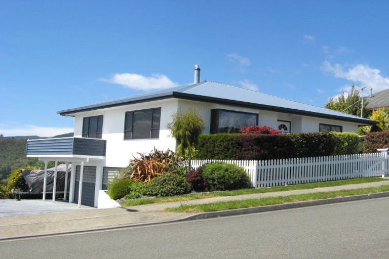Photo of property in 325 Princes Drive, Britannia Heights, Nelson, 7010