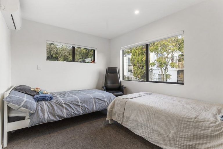 Photo of property in 25b Deverell Place, Northcross, Auckland, 0632