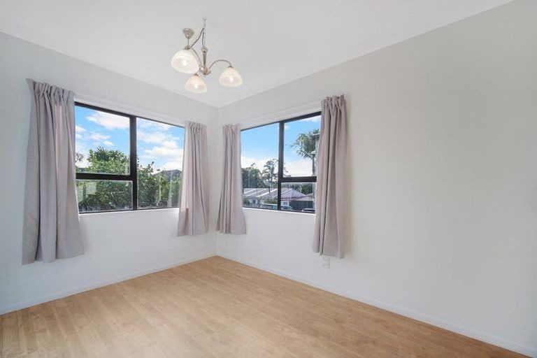 Photo of property in 2/19 Tane Street, New Lynn, Auckland, 0600