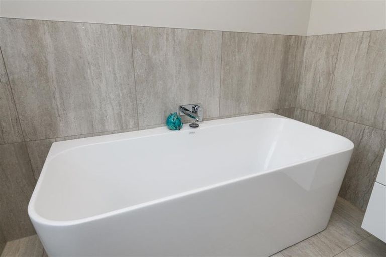 Photo of property in 10 Mcilwaine Place, Marton, 4710