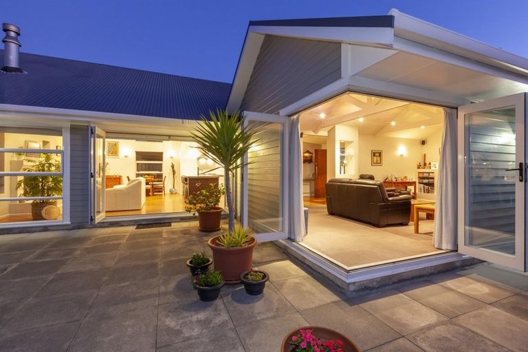 Photo of property in 37 Consort Close, Paraparaumu Beach, Paraparaumu, 5032