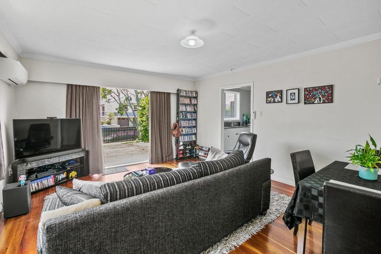 Photo of property in 16 Mangorei Road, Strandon, New Plymouth, 4312