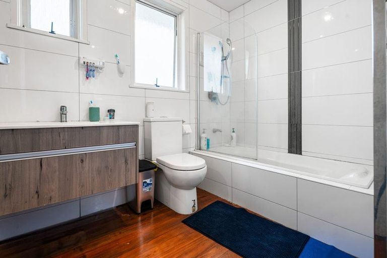 Photo of property in 27 Normanton Street, Glenfield, Auckland, 0629