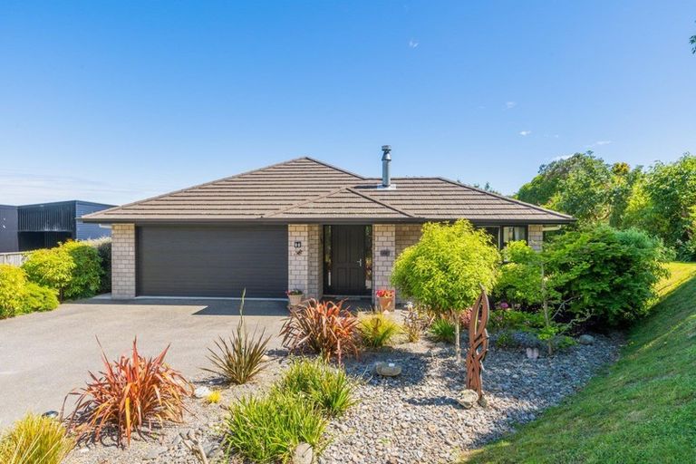 Photo of property in 11 Tauhou Place, Waikanae, 5036