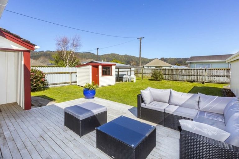 Photo of property in 51 Chapman Crescent, Naenae, Lower Hutt, 5011