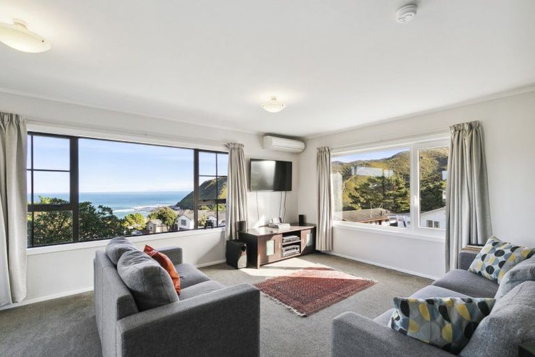 Photo of property in 32 Frobisher Street, Island Bay, Wellington, 6023