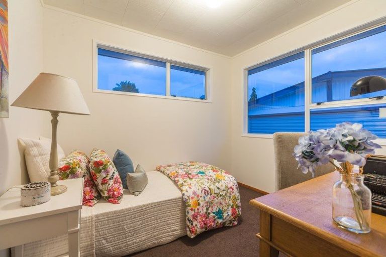 Photo of property in 28 Tomintoul Place, Highland Park, Auckland, 2010