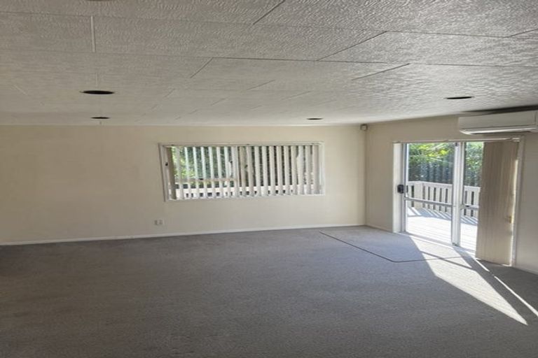 Photo of property in 7 Meadowood Drive, Unsworth Heights, Auckland, 0632