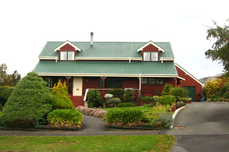 Photo of property in 74 Walton Park Avenue, Fairfield, Dunedin, 9018