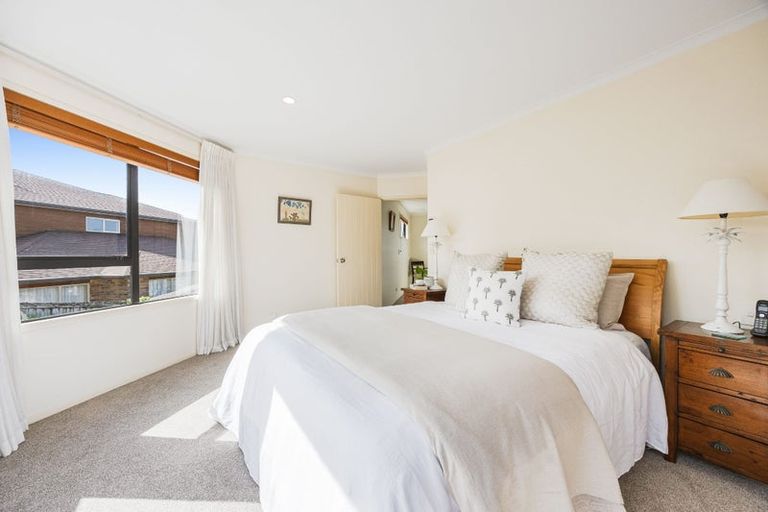 Photo of property in 22 Ballymore Drive, Pinehill, Auckland, 0632