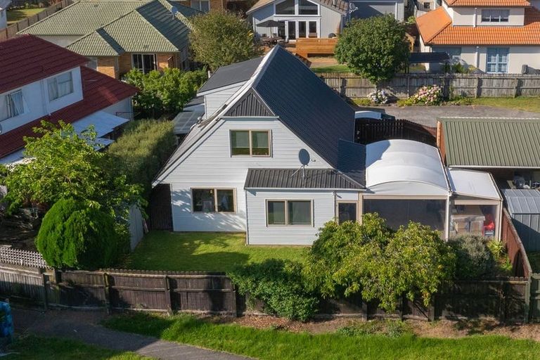 Photo of property in 2/17 Daria Place, Northpark, Auckland, 2013