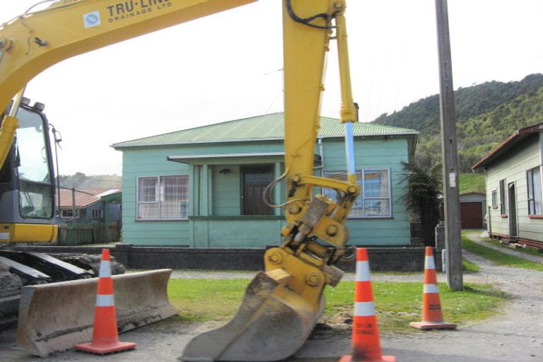 Photo of property in 71 Fox Street, Cobden, Greymouth, 7802