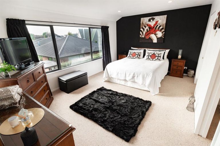 Photo of property in 26a Crofton Road, Harewood, Christchurch, 8051