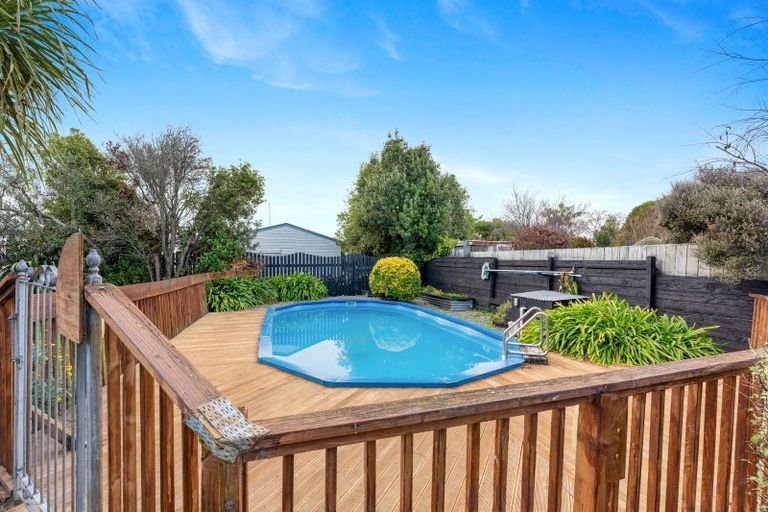 Photo of property in 19 Hillcrest Drive, Kelvin Grove, Palmerston North, 4414