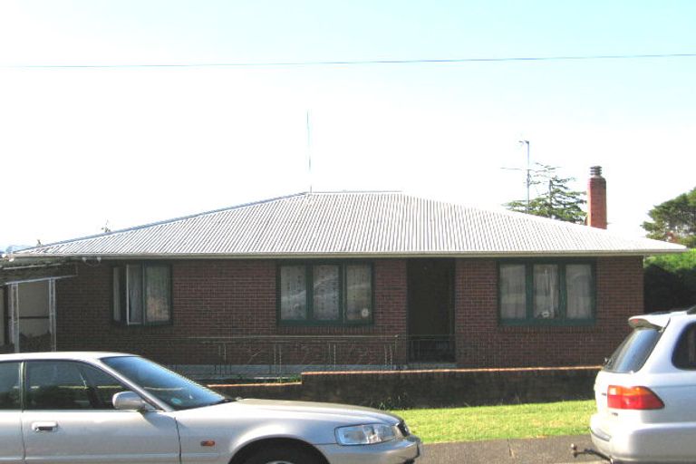 Photo of property in 13 Riverview Road, New Lynn, Auckland, 0600