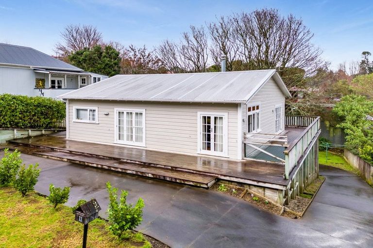 Photo of property in 11 Sycamore Grove, Lower Vogeltown, New Plymouth, 4310