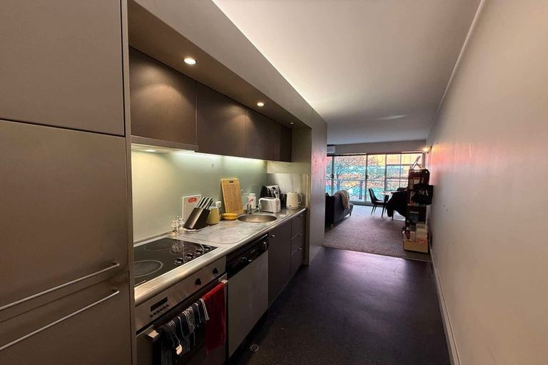 Photo of property in Gerondis Bldg Apartments, 305/60 Willis Street, Wellington Central, Wellington, 6011