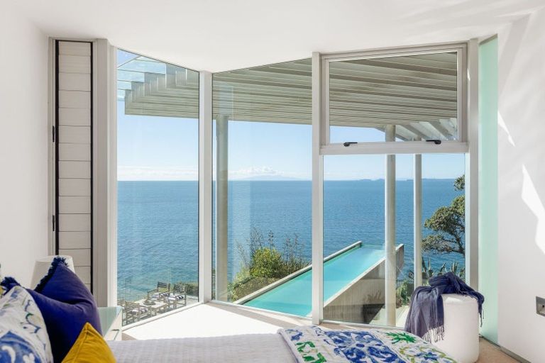 Photo of property in 4 Sharon Road, Waiake, Auckland, 0630