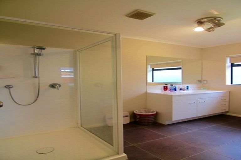 Photo of property in 38 Chesterfield Way, Orewa, 0931